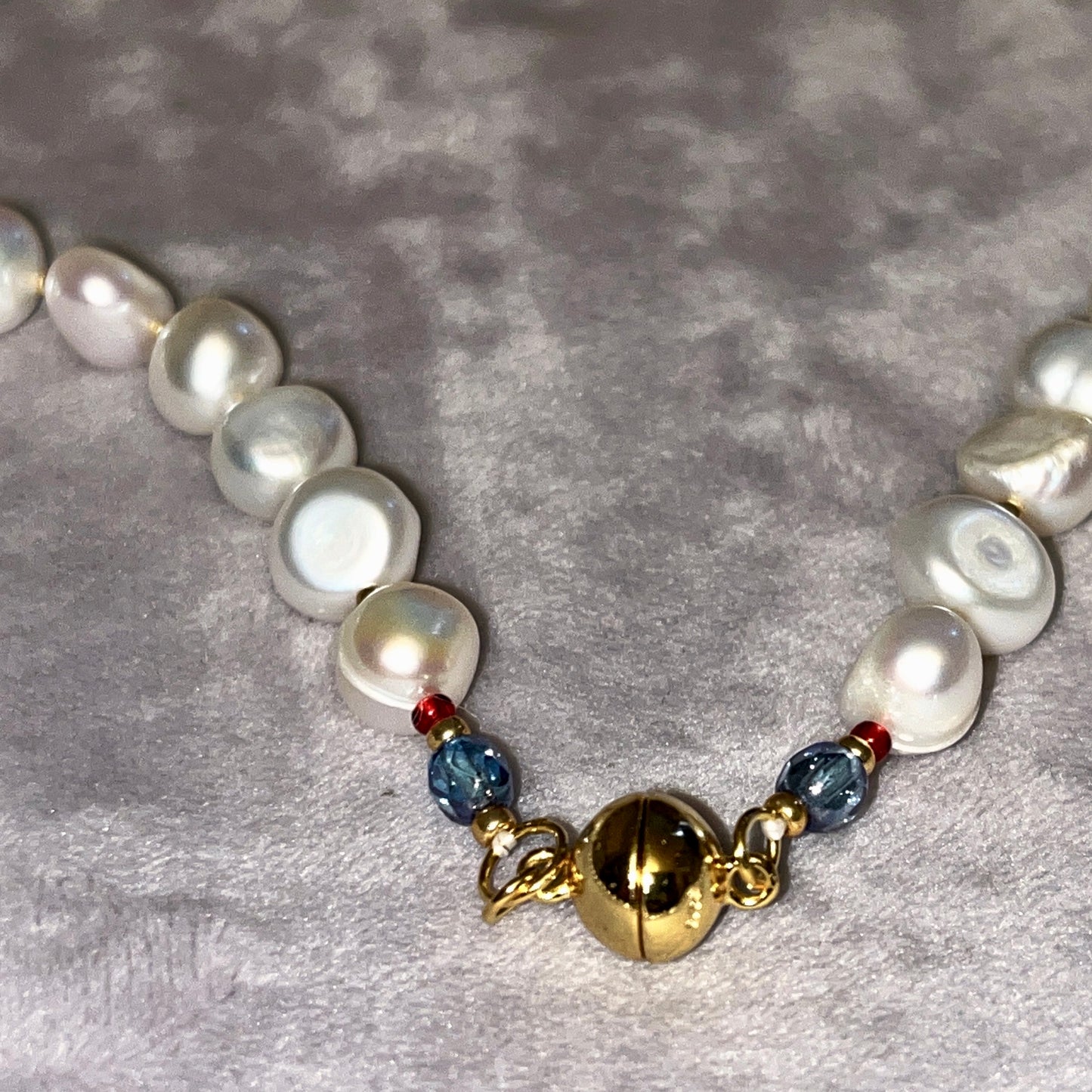 Elizabethan style necklace with cultured pearls