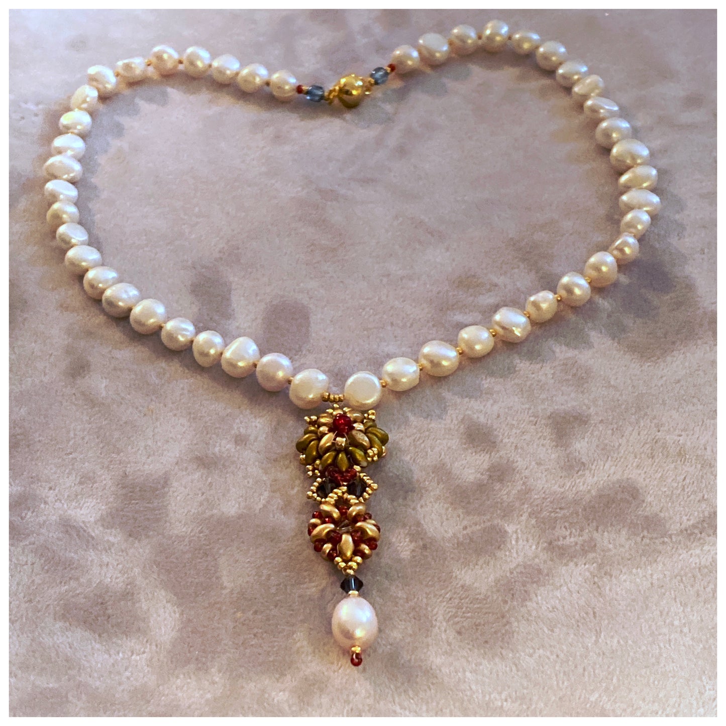 Elizabethan style necklace with  cultured pearls